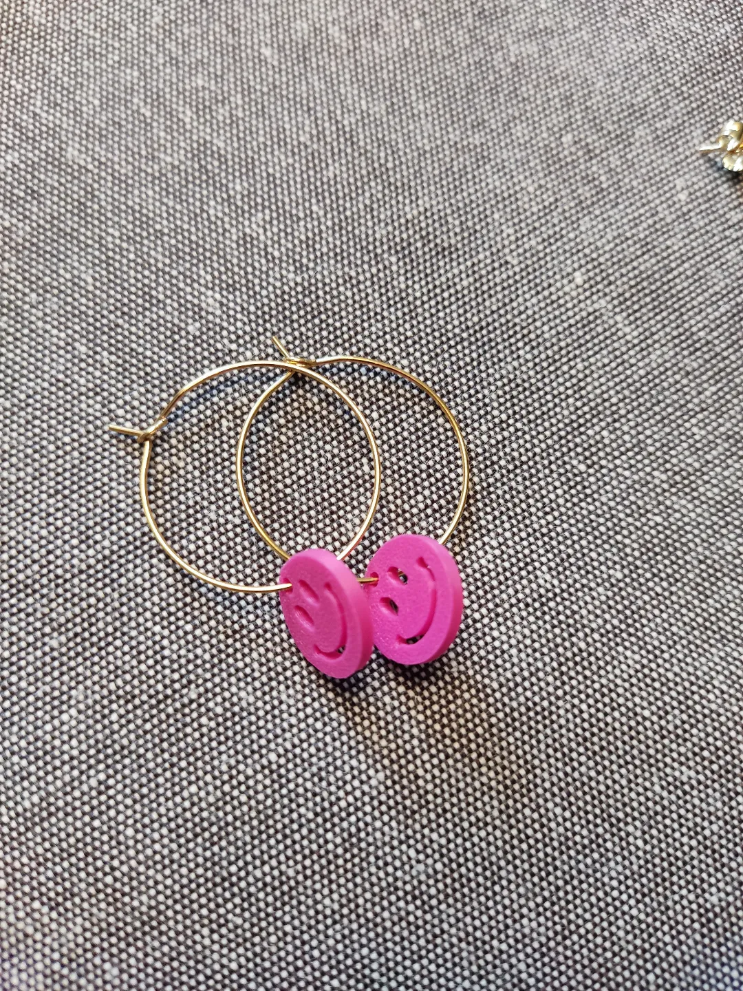 cute smilie pendant for earring bracelet view 3