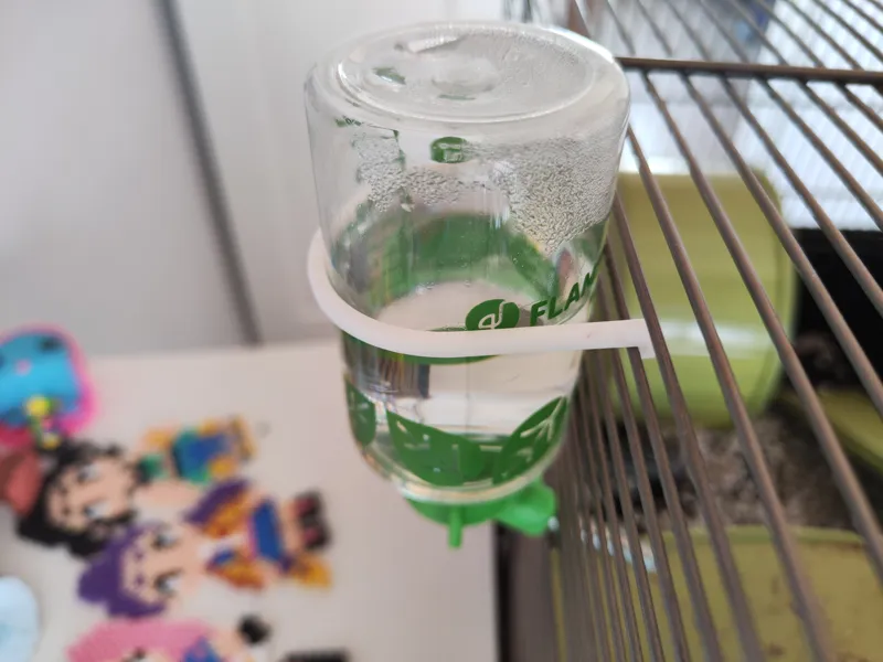 Soporte bebedero hamster