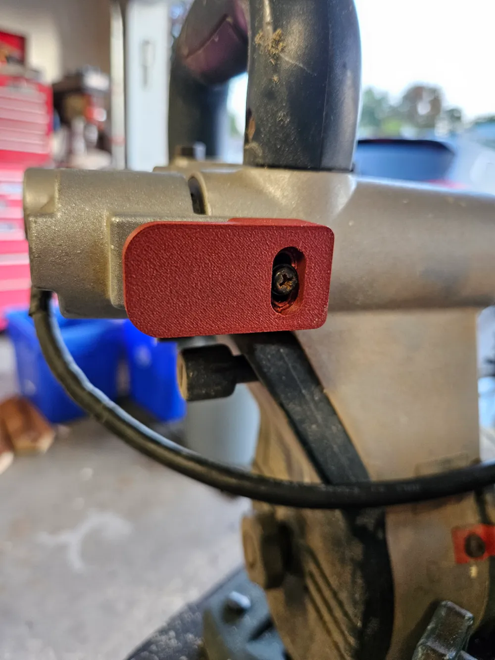 Bosch 4410 DualBevel electrical cord bracket by Big Blue MakerWorld