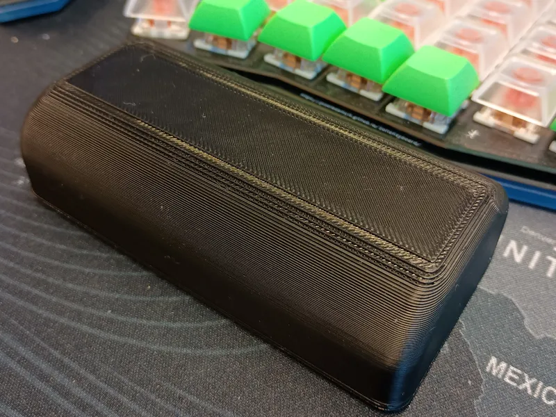 Hand rest for split keyboards 
