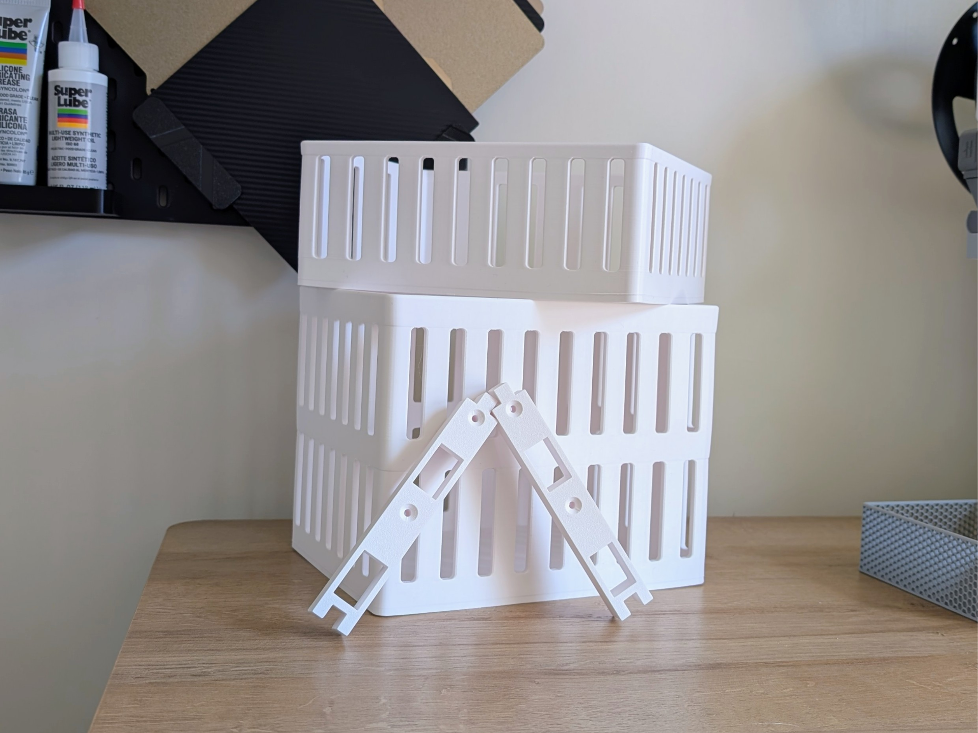 Rail Basket Containter System for Doors V2