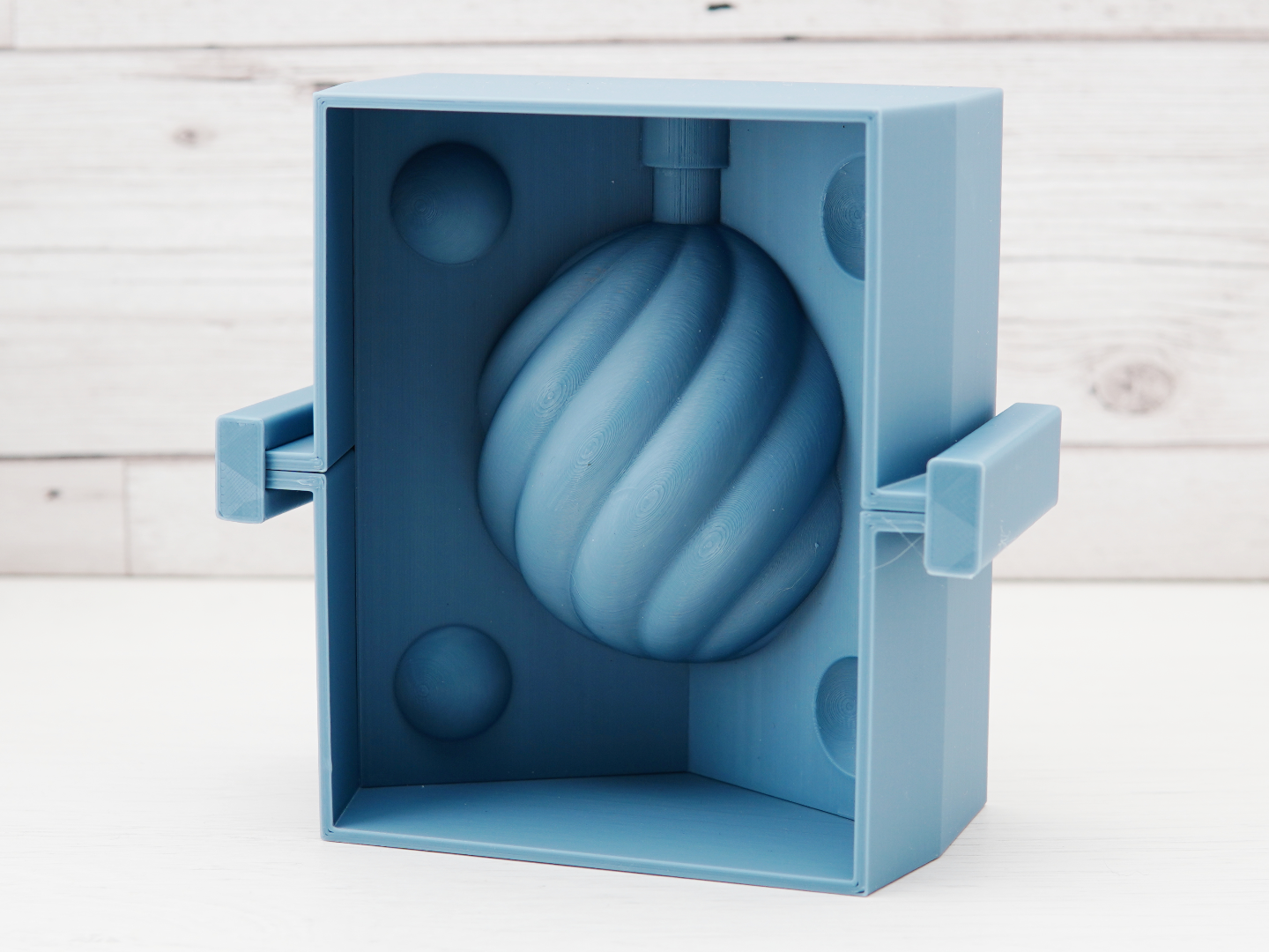 3 Part Twist Bauble Mould for Slipcasting (v1)