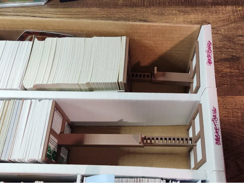 Adjustable Trading Card Box Spacer