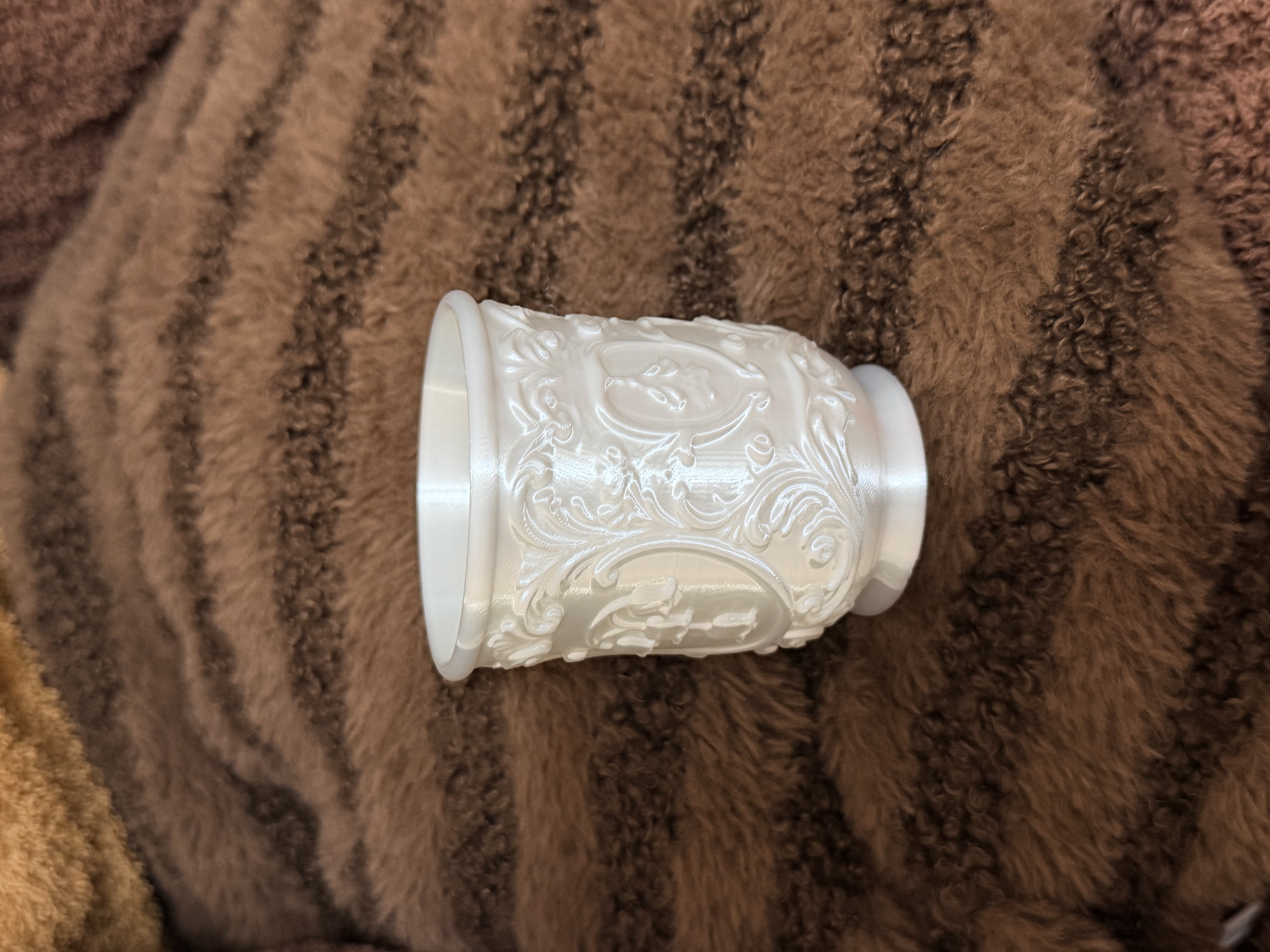 Miniatura 2 do modelo 3D 洛可可风铃花容器