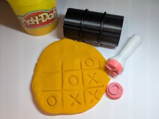 Play-Doh Tic-tac-toe
