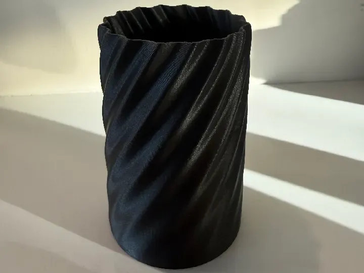 Twisted penholder