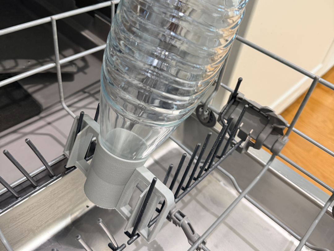 Dishwasher adapter for SodaStream bottles