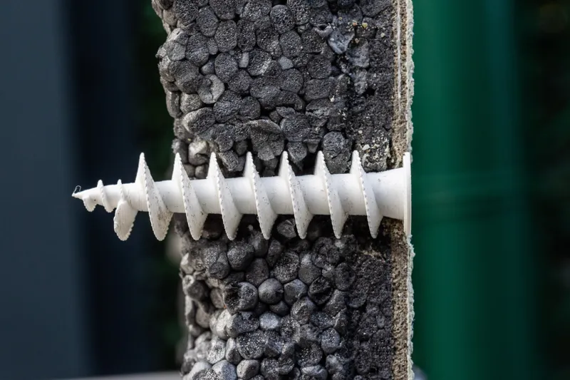 Insulation wall plug 