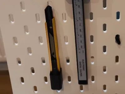 Skadis Knife hold
