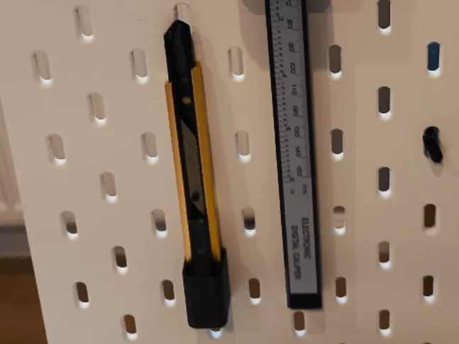 Skadis Knife hold
