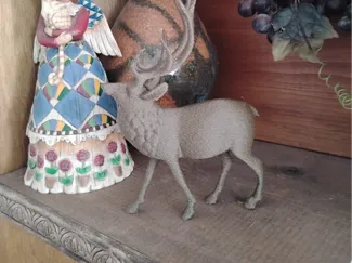 Elk figurine 