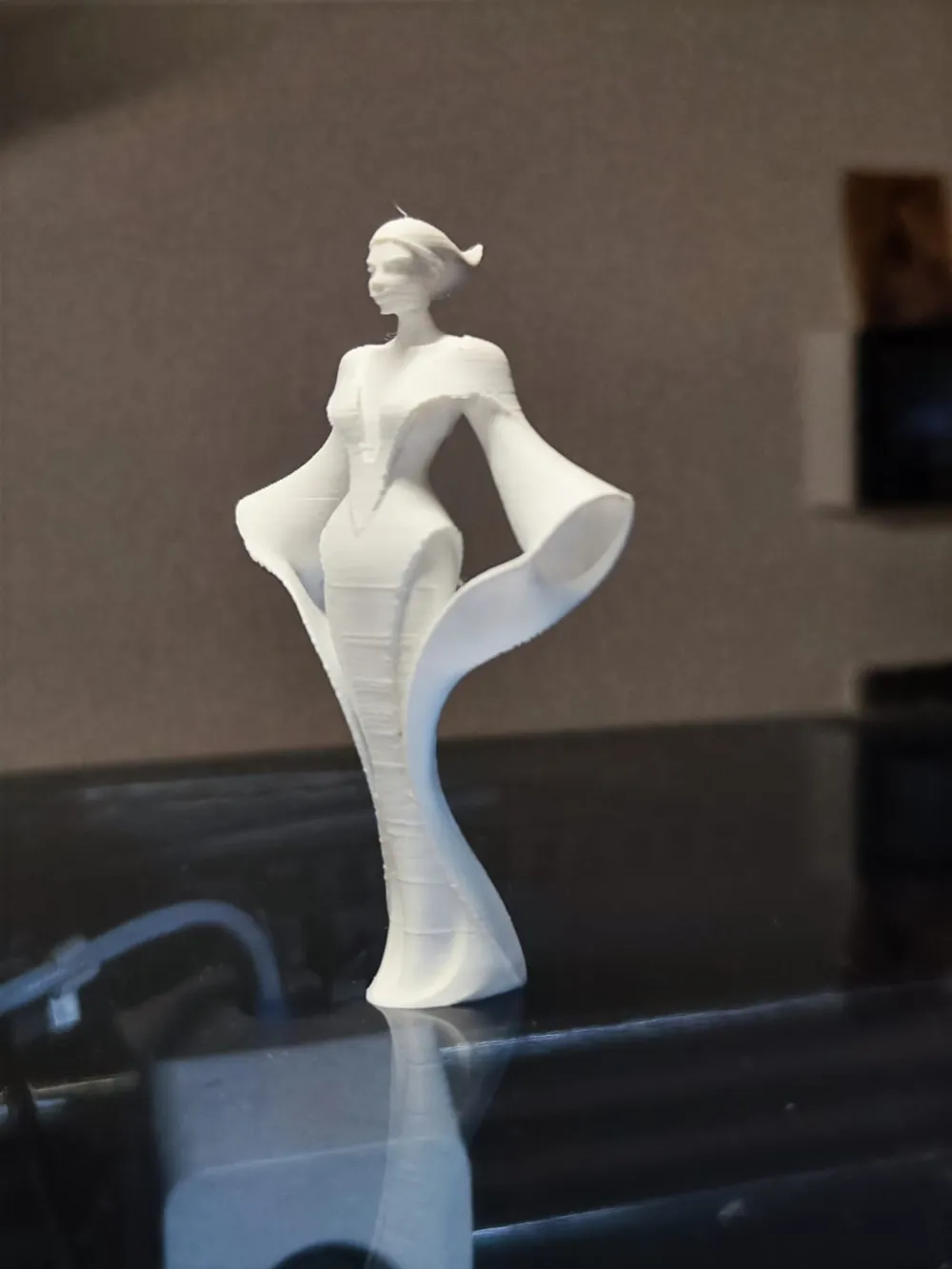 elegant woman statue - Free 3D Print Model - MakerWorld