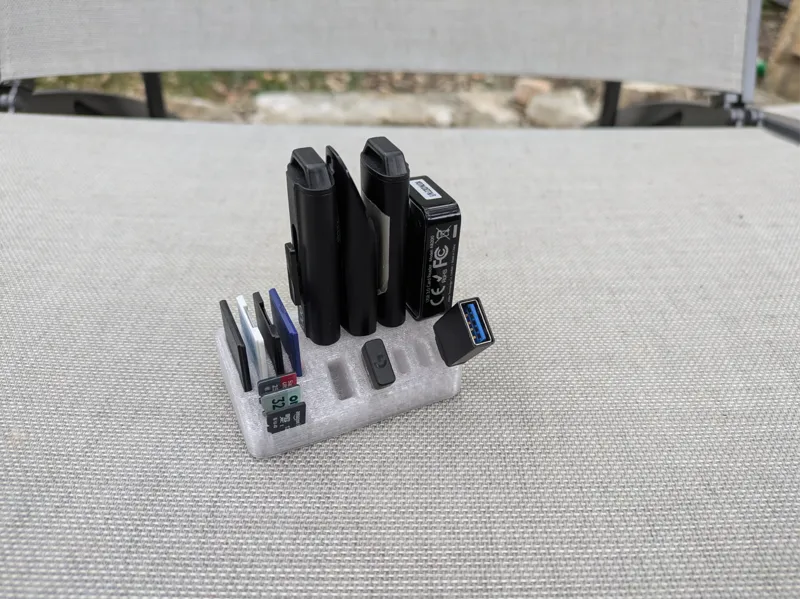 USB drive/SD card holder