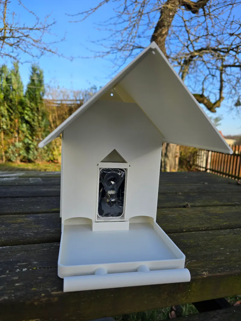 Bird feeder with Camera