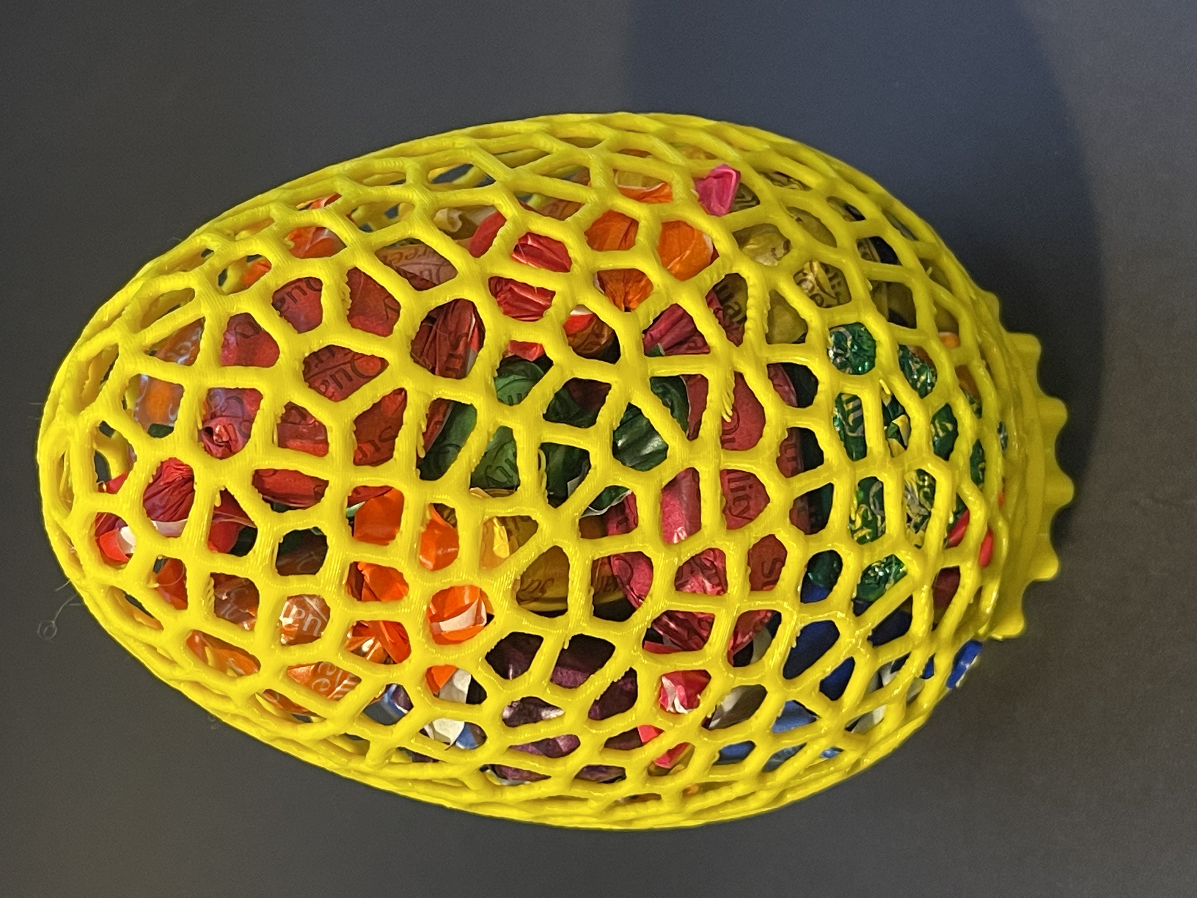Miniatura 1 do modelo 3D Easter Egg Candy Holder