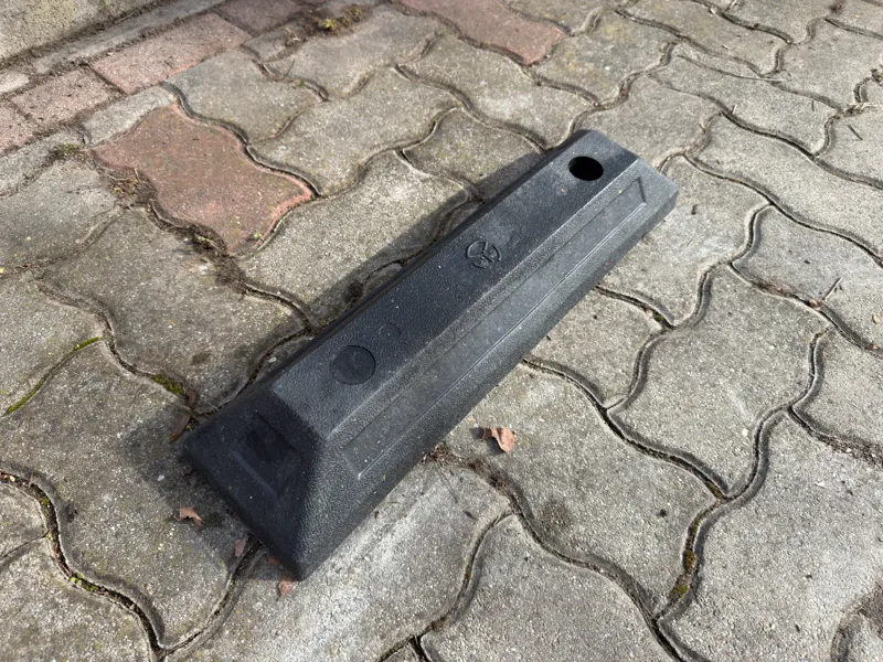 Parking bumper plug