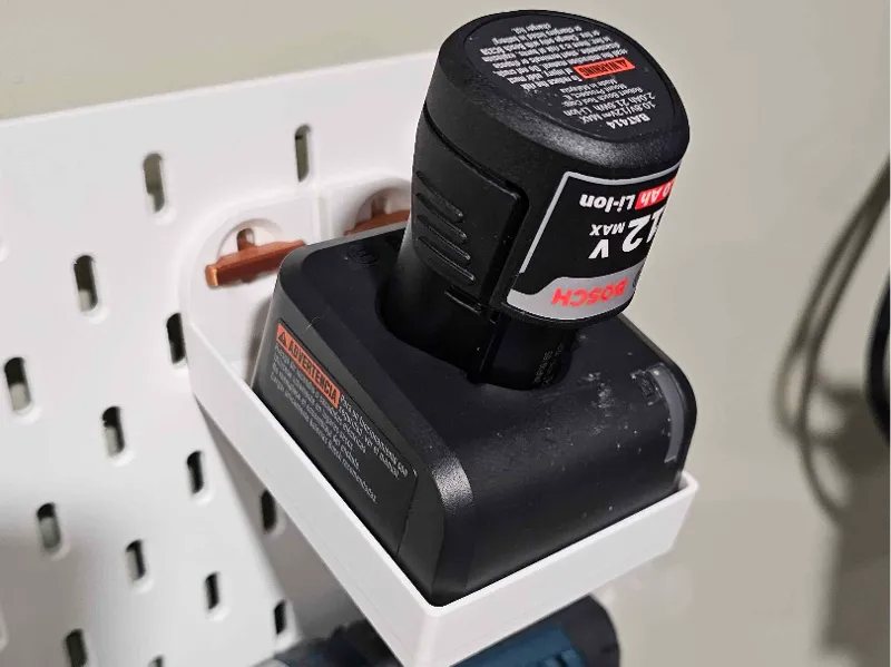 Skadis 12V Bosch Charger Holder