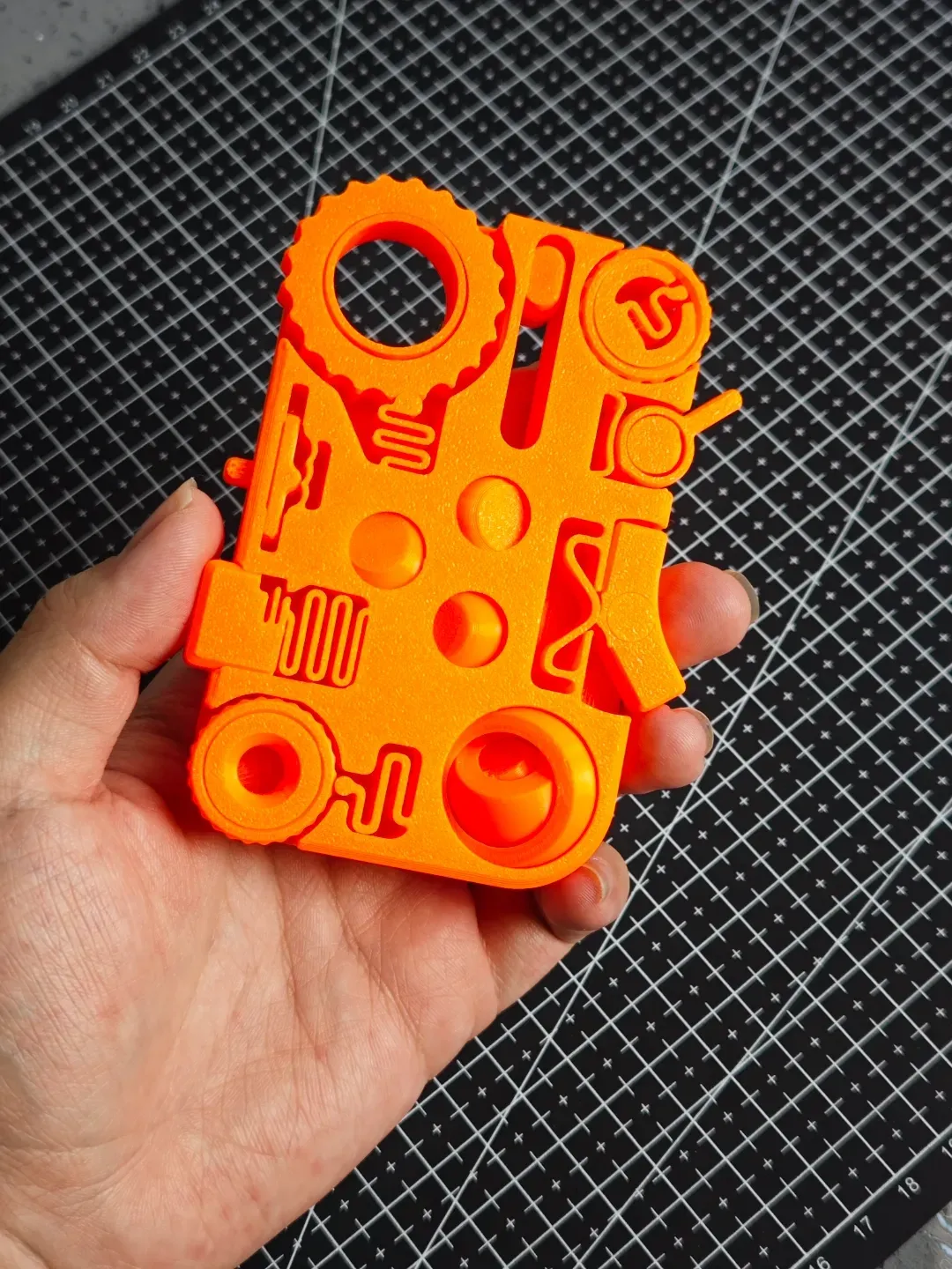 十二合一解压玩具 TWELVE IN ONE stress relieving EDC view 3