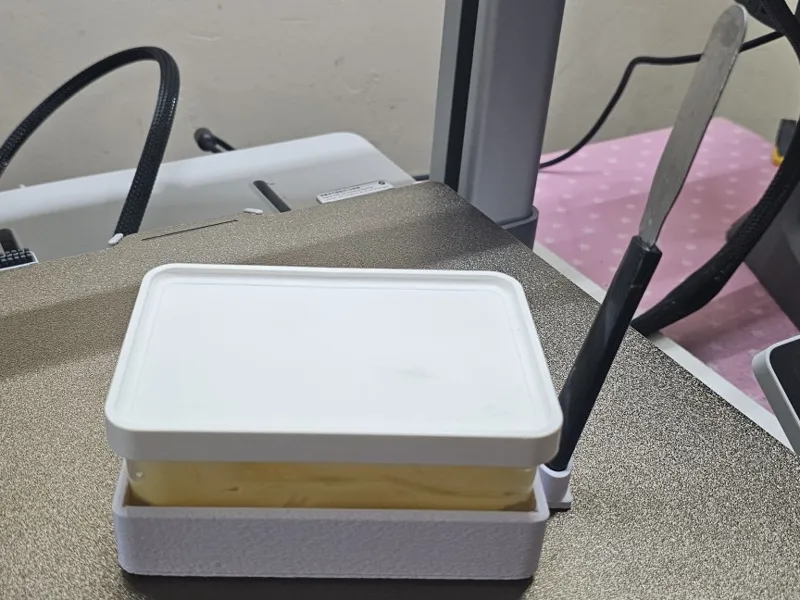 Porta manteigueira com suporte para espátula