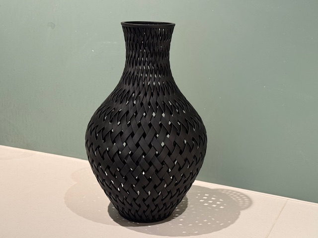 Miniatura 1 do modelo 3D Large braided vase
