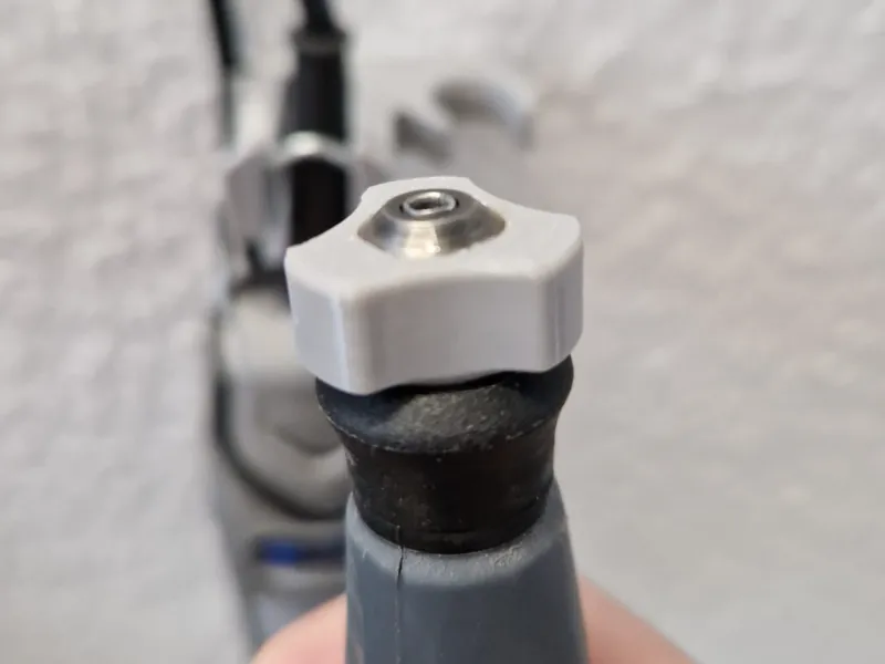 Dremel toolless hand fastener 