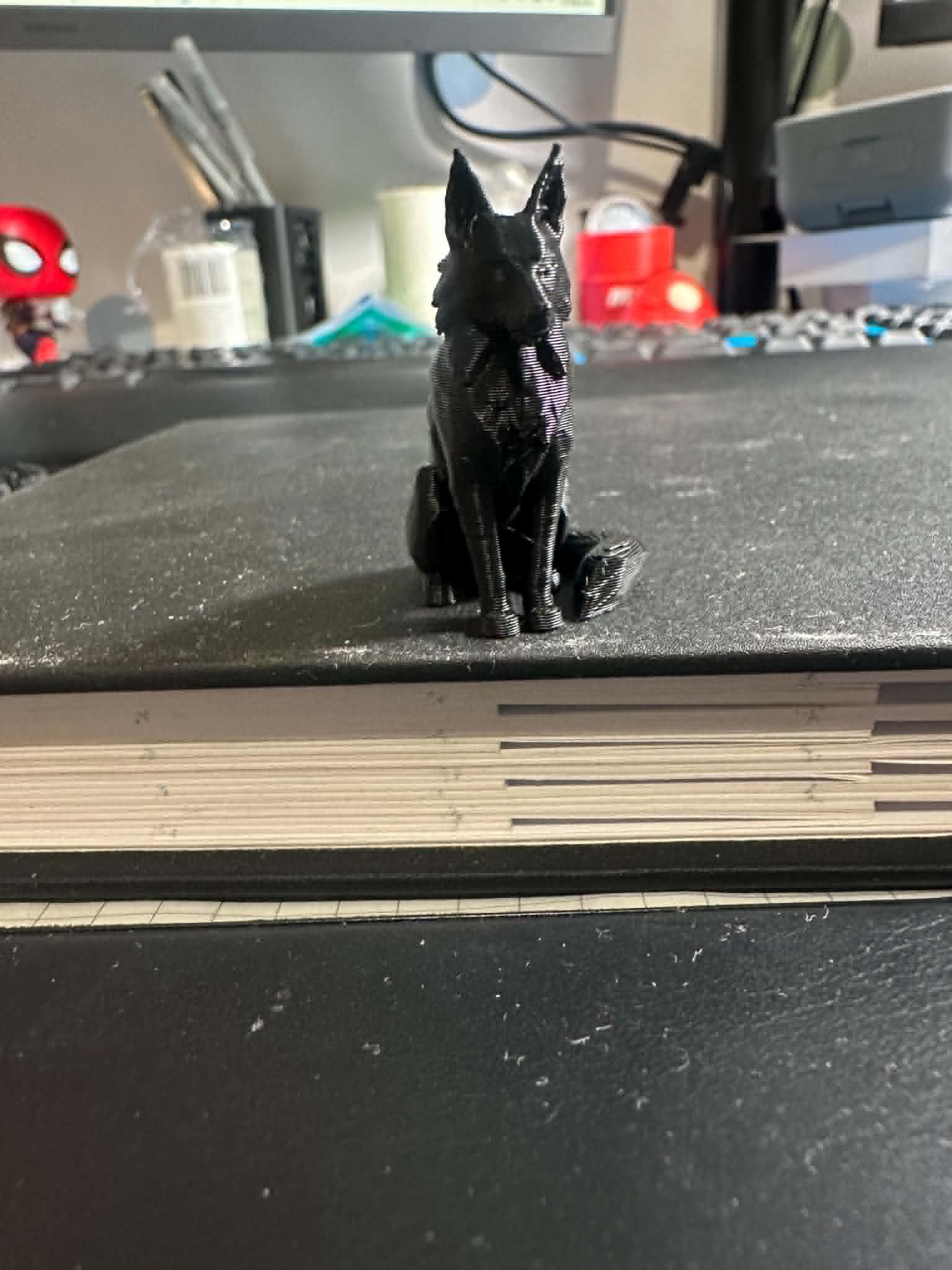 Escenografía en miniatura: Mini German Shepherd – Low Poly — vista de referencia 3