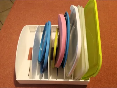 Space-saving lid organizer