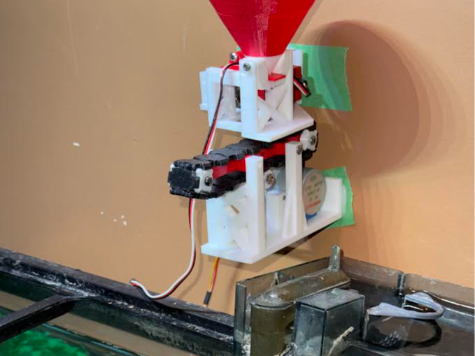 Automatic fish feeder