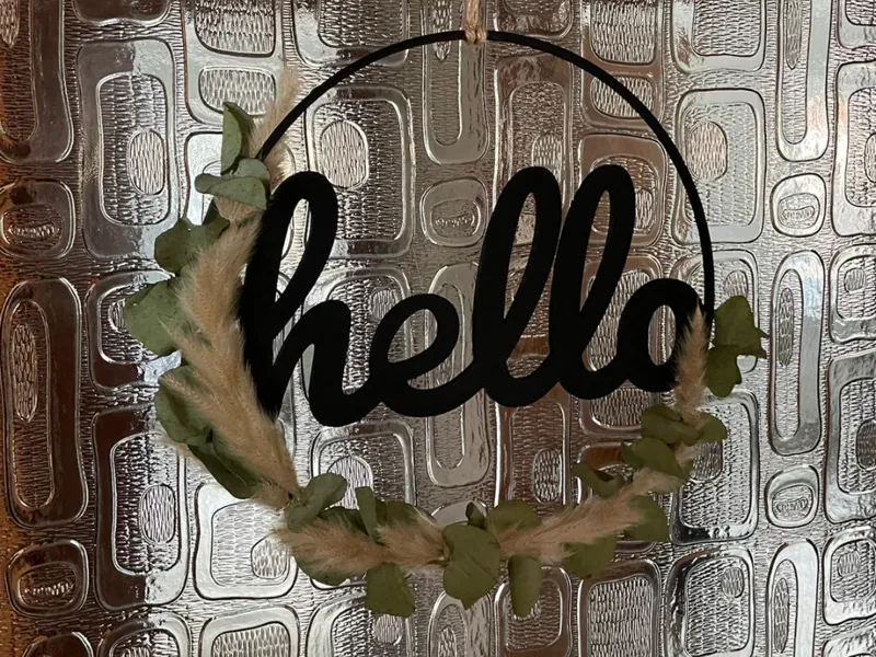 „Hello“ Schriftzug (Fensterdeko)