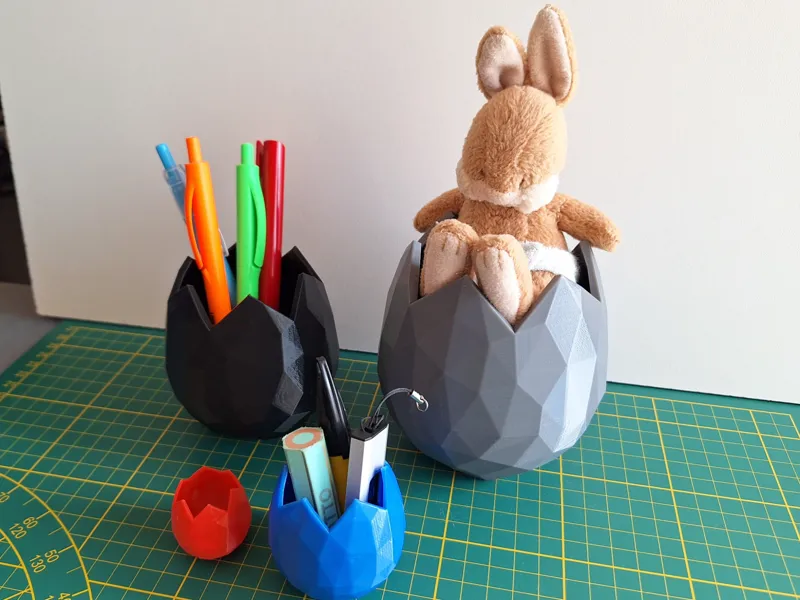 LOW POLY BROKEN EGGS