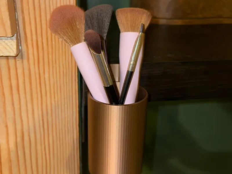 Make-up brush cup (mountable)
