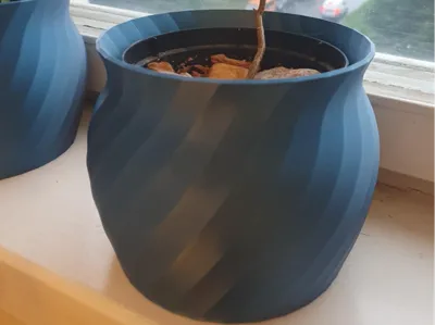 Flower pot / vase
