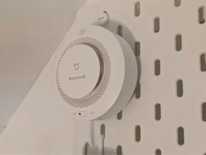 Xiaomi Mijia Honeywell smoke detector Skadis mount