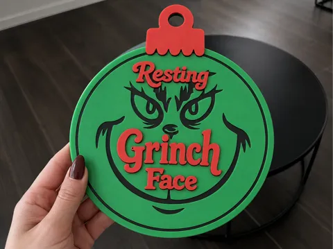 Letrero o emblema decorativo: Resting Grinch Face Christmas Bauble Decor 2 Sizes — referencia de MakerWorld