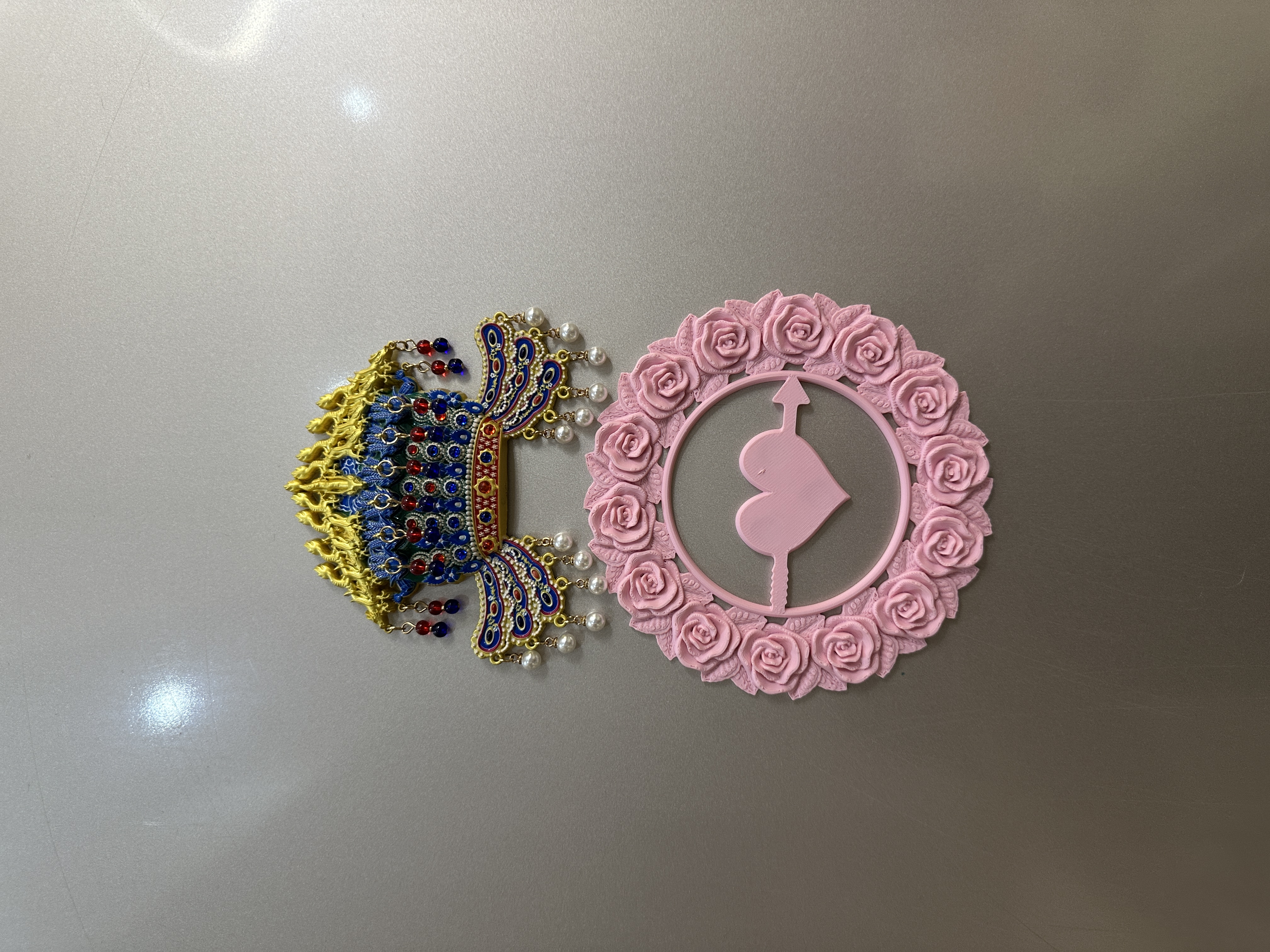 Miniatura 2 do modelo 3D 一箭穿心玫瑰花环 冰箱贴（配3颗8x2mm磁铁）