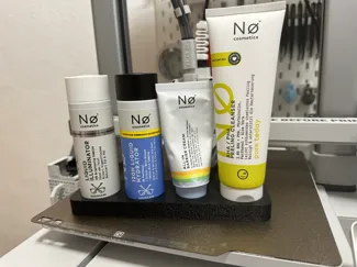 Cosmetics Holder for Nø Cosmetics – 4-Bottle Stand
