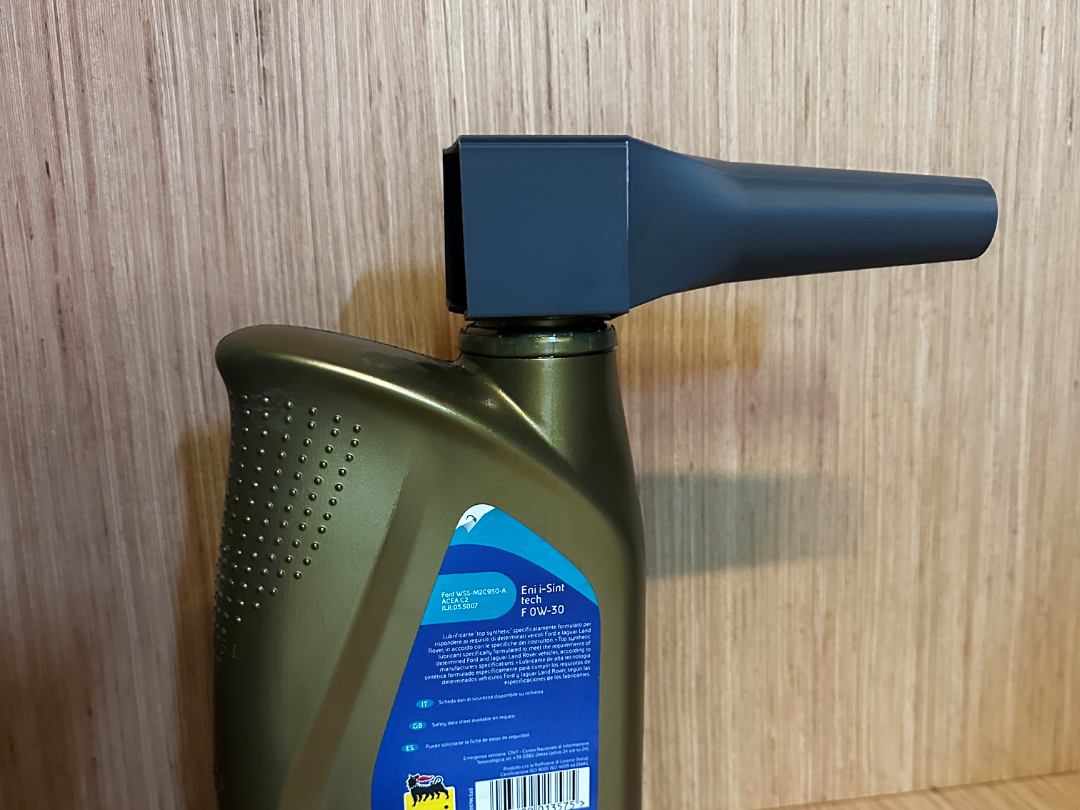 Universal Snap-On No-Spill Pouring Spout - 1