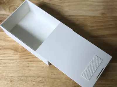 Sliding lid box