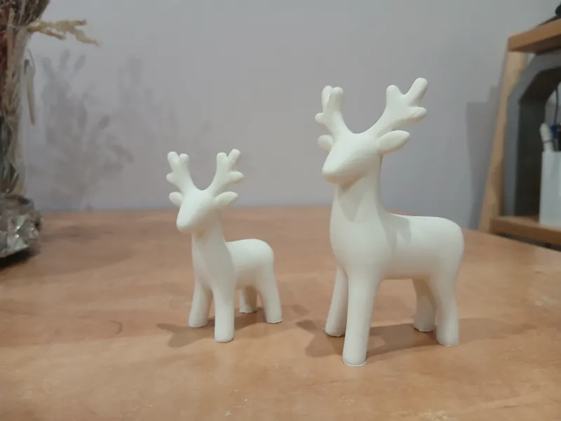 Minimalist Reindeer – Modern 