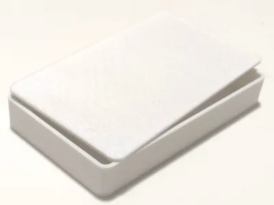 Box with interlocking lid