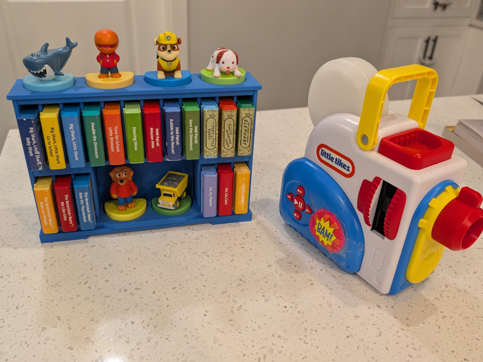 Little Tikes Story Dream Bookshelf v3