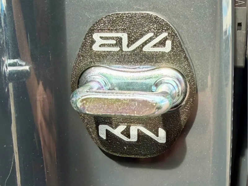 Kia EV4 Türschlossabdeckung Snap-On