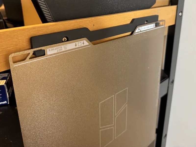 Built plate hanger - H2D