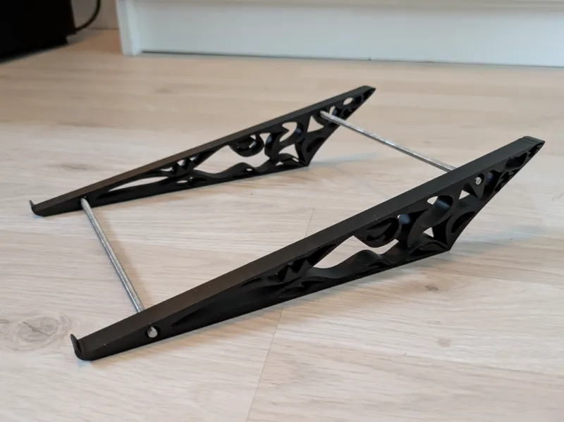 Simple small laptop-stand