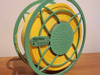 Lightweight AMS spool with container and clips