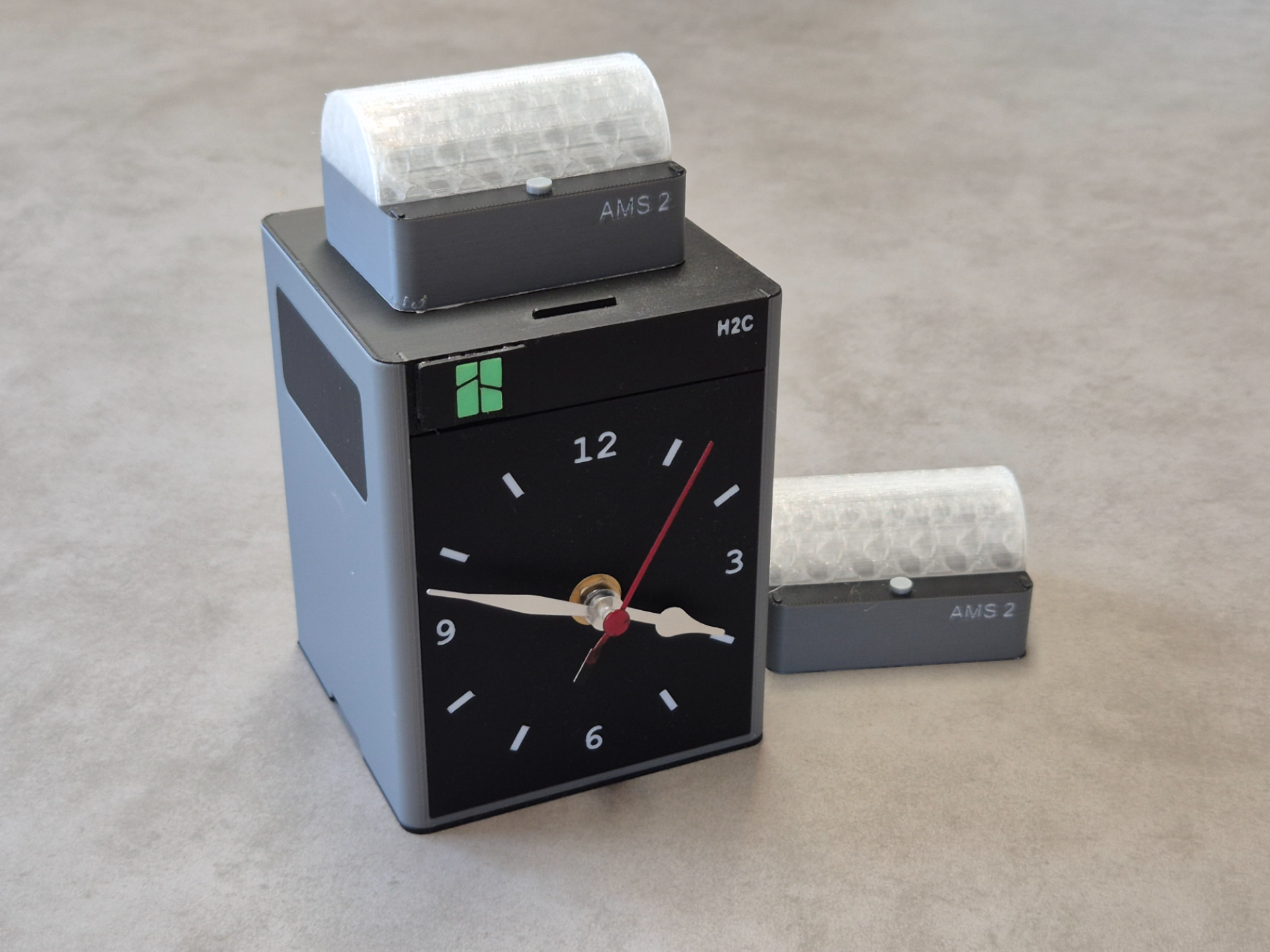 Bambu Lab H2C Uhr mit AMS 2 Tischuhr H2C Modelluhr