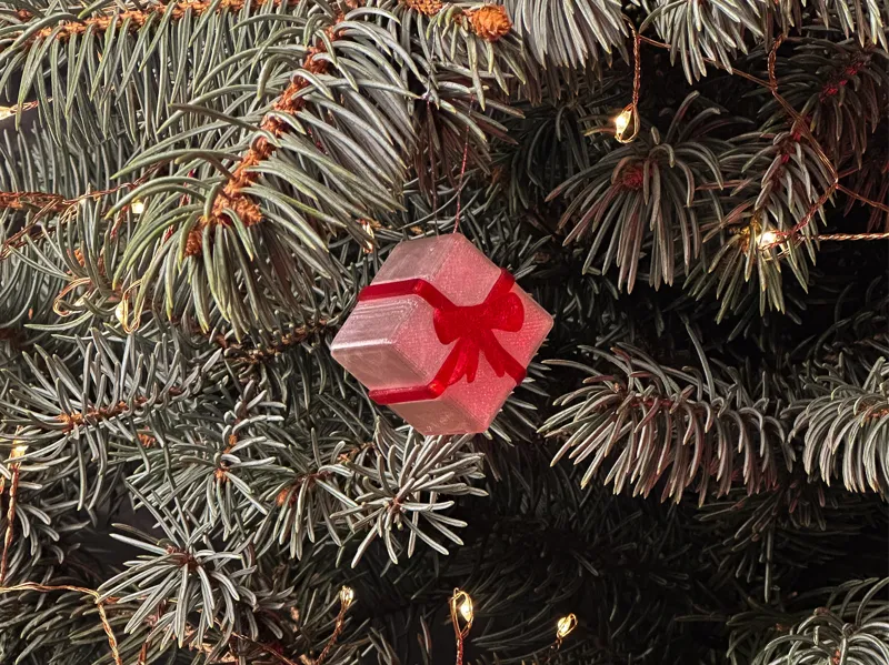 Classic Gift box ornament