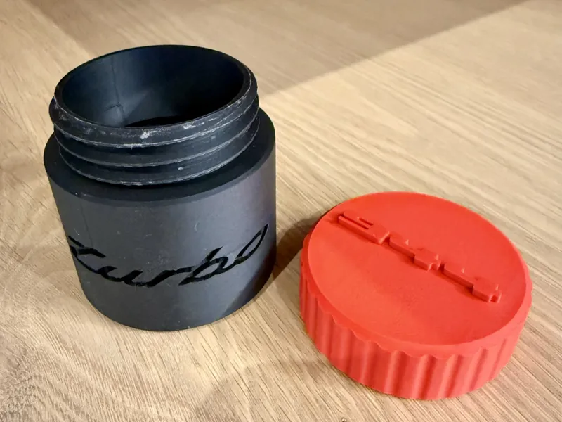 Schraubdeckel-Dose im Porsche 944 Turbo Design
