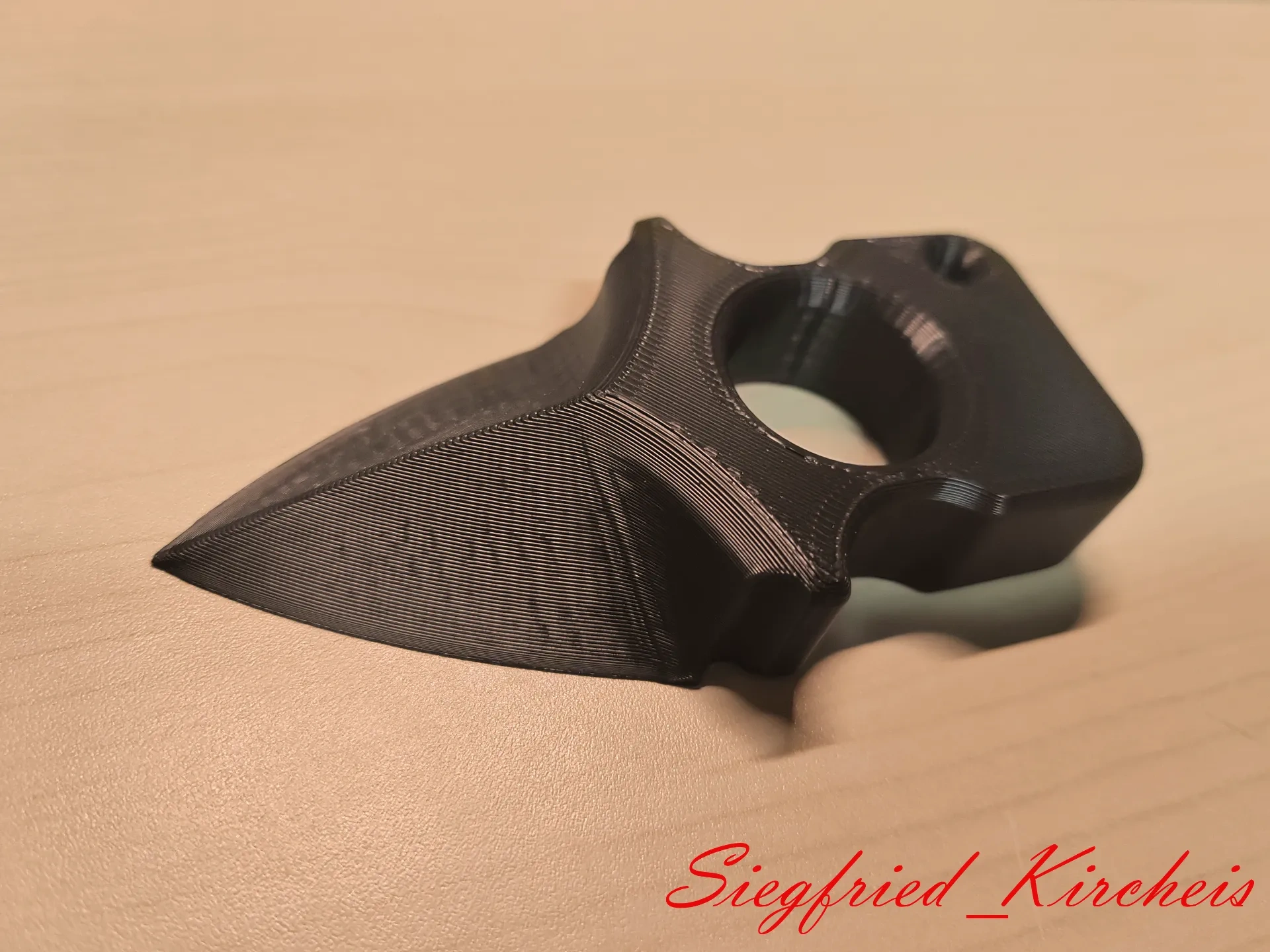 Miniatura 2 do modelo 3D EDC指虎手刺