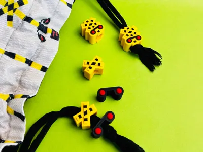Japanese railroad crossing–style drawstring bead